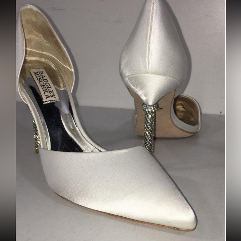 Women’s Badgley Mischka Satin Elegant Rhinestone Embellished Heels Size 7